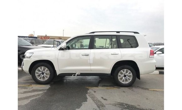 Buy Import Toyota Land Cruiser White Car in Import - Dubai in Akmecet Buy Import Toyota Land Cruiser White Car in Import - Dubai in Akmecet