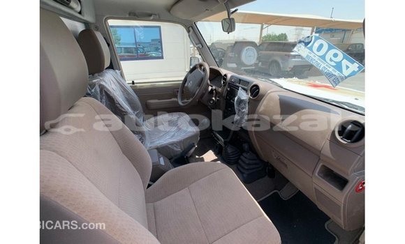 Buy Import Toyota Land Cruiser Beige Car in Import - Dubai in Akmecet Buy Import Toyota Land Cruiser Beige Car in Import - Dubai in Akmecet