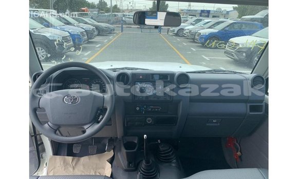 Buy Import Toyota Land Cruiser White Car in Import - Dubai in Akmecet Buy Import Toyota Land Cruiser White Car in Import - Dubai in Akmecet