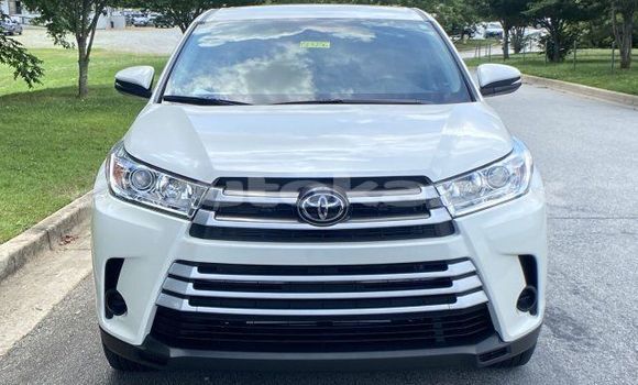 Buy Used Toyota Highlander White Car in Aktau in Karagandi Buy Used Toyota Highlander White Car in Aktau in Karagandi