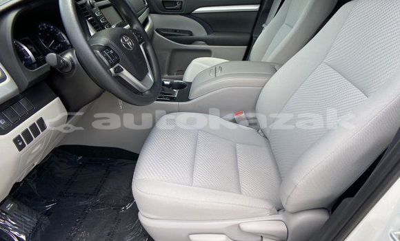 Buy Used Toyota Highlander White Car in Aktau in Karagandi Buy Used Toyota Highlander White Car in Aktau in Karagandi