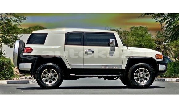Buy Import Toyota FJ Cruiser White Car in Import - Dubai in Akmecet Buy Import Toyota FJ Cruiser White Car in Import - Dubai in Akmecet