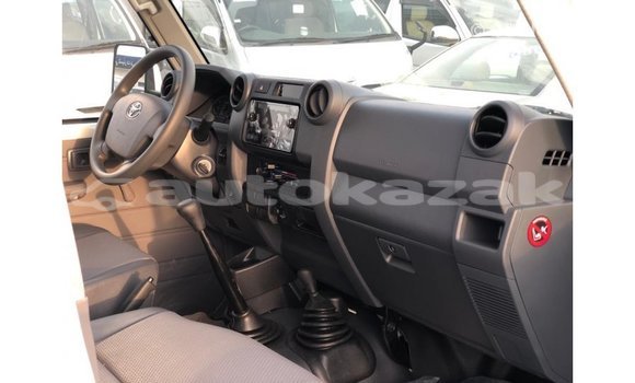 Buy Import Toyota Land Cruiser White Car in Import - Dubai in Akmecet Buy Import Toyota Land Cruiser White Car in Import - Dubai in Akmecet