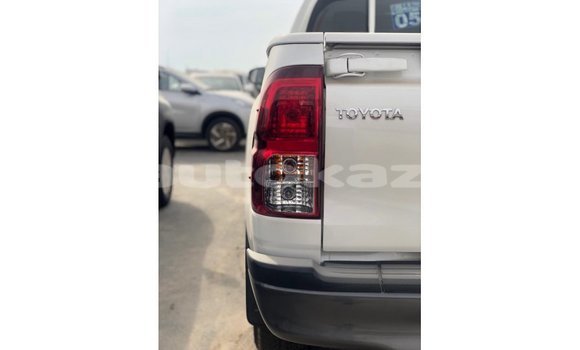 Buy Import Toyota Hilux White Car in Import - Dubai in Akmecet Buy Import Toyota Hilux White Car in Import - Dubai in Akmecet