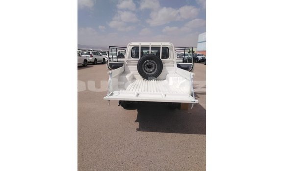 Buy Import Toyota Land Cruiser White Car in Import - Dubai in Akmecet Buy Import Toyota Land Cruiser White Car in Import - Dubai in Akmecet