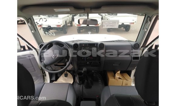 Buy Import Toyota Land Cruiser White Car in Import - Dubai in Akmecet Buy Import Toyota Land Cruiser White Car in Import - Dubai in Akmecet