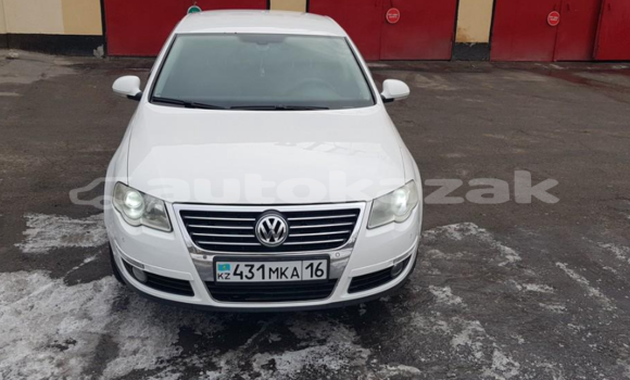Buy Used Volkswagen Passat White Car in Almaty in Almati