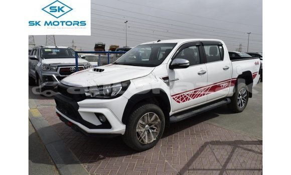Buy Import Toyota Hilux White Car in Import - Dubai in Akmecet