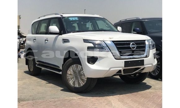 Buy Import Nissan Patrol White Car in Import - Dubai in Akmecet