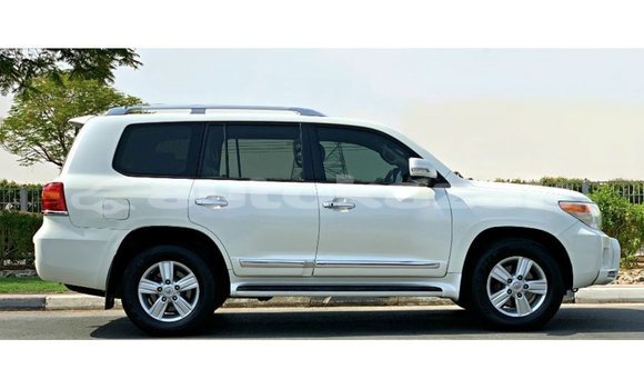 Buy Import Toyota Land Cruiser White Car in Import - Dubai in Akmecet Buy Import Toyota Land Cruiser White Car in Import - Dubai in Akmecet