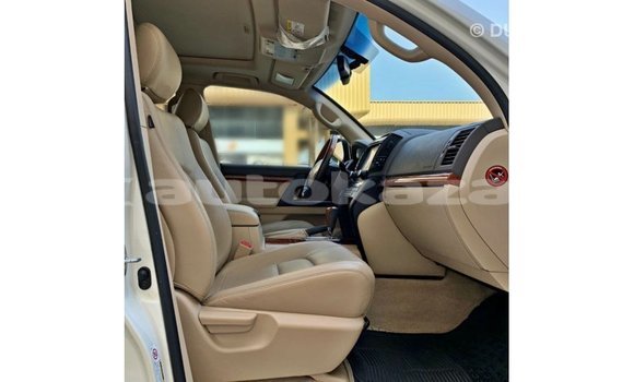 Buy Import Toyota Land Cruiser White Car in Import - Dubai in Akmecet Buy Import Toyota Land Cruiser White Car in Import - Dubai in Akmecet