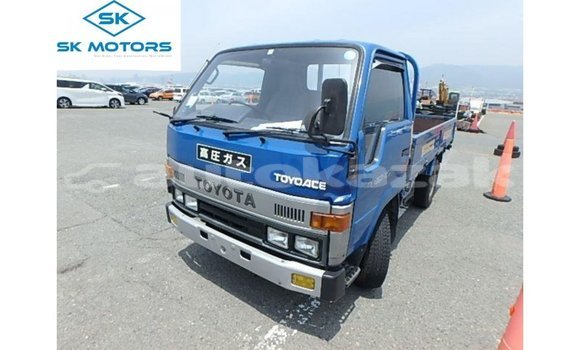 Buy Import Toyota 4Runner Blue Car in Import - Dubai in Akmecet