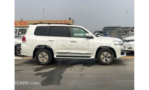 Buy Import Toyota Land Cruiser White Car in Import - Dubai in Akmecet Buy Import Toyota Land Cruiser White Car in Import - Dubai in Akmecet