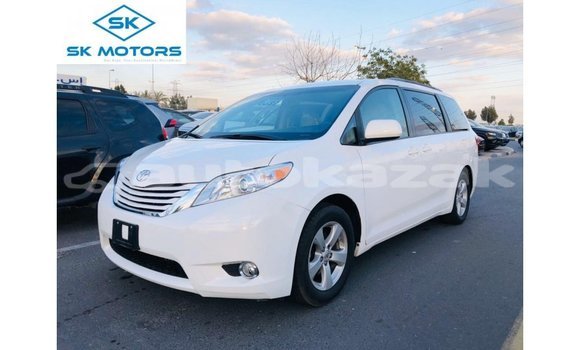 Buy Import Toyota Sienna White Car in Import - Dubai in Akmecet