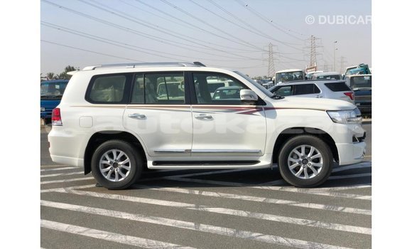 Buy Import Toyota Land Cruiser White Car in Import - Dubai in Akmecet Buy Import Toyota Land Cruiser White Car in Import - Dubai in Akmecet