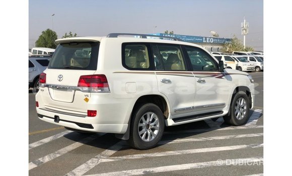 Buy Import Toyota Land Cruiser White Car in Import - Dubai in Akmecet Buy Import Toyota Land Cruiser White Car in Import - Dubai in Akmecet