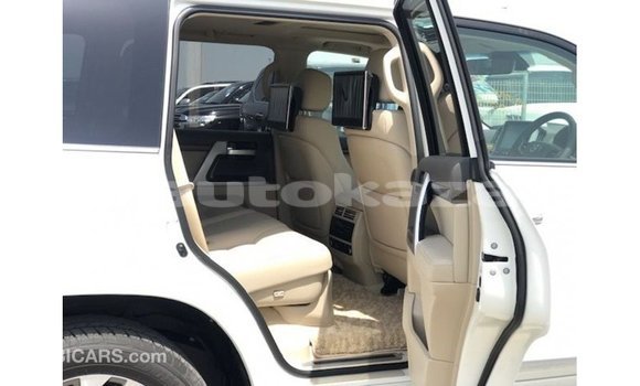 Buy Import Toyota Land Cruiser White Car in Import - Dubai in Akmecet Buy Import Toyota Land Cruiser White Car in Import - Dubai in Akmecet