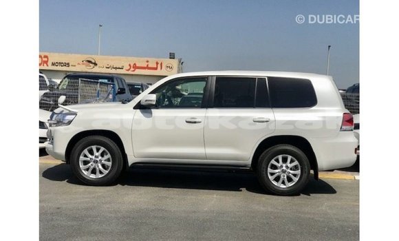 Buy Import Toyota Land Cruiser White Car in Import - Dubai in Akmecet Buy Import Toyota Land Cruiser White Car in Import - Dubai in Akmecet
