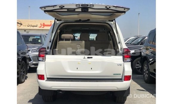 Buy Import Toyota Land Cruiser White Car in Import - Dubai in Akmecet Buy Import Toyota Land Cruiser White Car in Import - Dubai in Akmecet