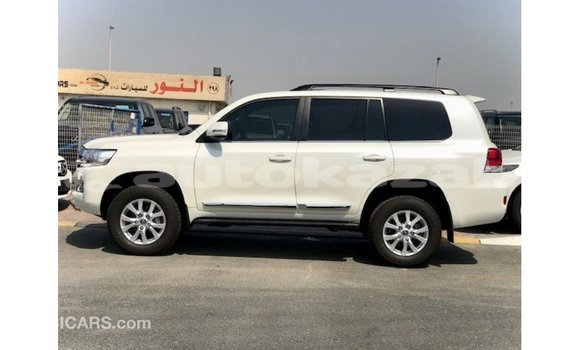 Buy Import Toyota Land Cruiser White Car in Import - Dubai in Akmecet Buy Import Toyota Land Cruiser White Car in Import - Dubai in Akmecet