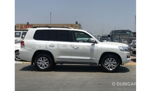 Buy Import Toyota Land Cruiser White Car in Import - Dubai in Akmecet Buy Import Toyota Land Cruiser White Car in Import - Dubai in Akmecet
