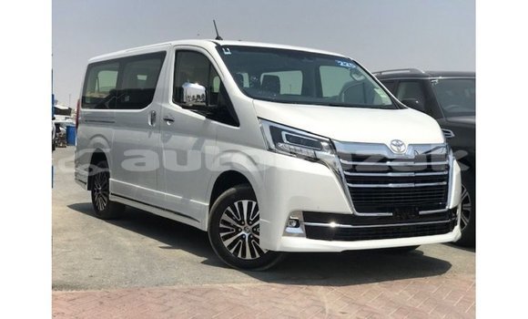 Buy Import Toyota Granvia White Car in Import - Dubai in Akmecet