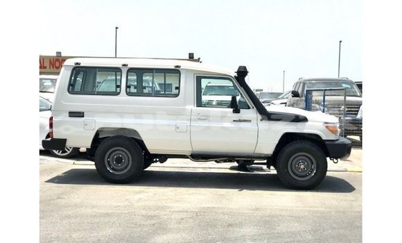 Buy Import Toyota Land Cruiser White Car in Import - Dubai in Akmecet Buy Import Toyota Land Cruiser White Car in Import - Dubai in Akmecet
