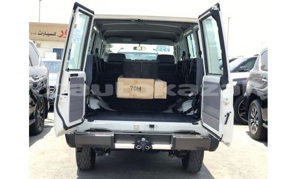 Buy Import Toyota Land Cruiser White Car in Import - Dubai in Akmecet Buy Import Toyota Land Cruiser White Car in Import - Dubai in Akmecet