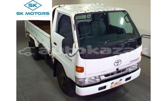 Buy Import Toyota Dyna White Car in Import - Dubai in Akmecet