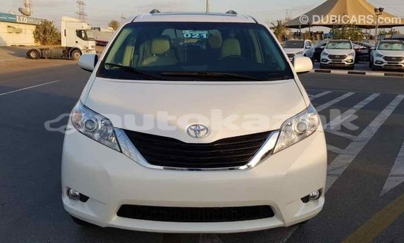 Buy Import Toyota Sienna White Car in Import - Dubai in Akmecet Buy Import Toyota Sienna White Car in Import - Dubai in Akmecet