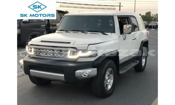 Buy Import Toyota FJ Cruiser White Car in Import - Dubai in Akmecet Buy Import Toyota FJ Cruiser White Car in Import - Dubai in Akmecet