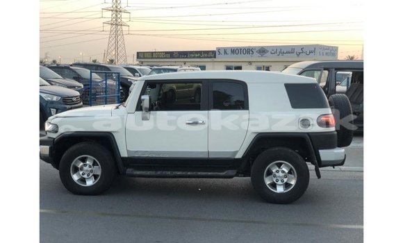 Buy Import Toyota FJ Cruiser White Car in Import - Dubai in Akmecet Buy Import Toyota FJ Cruiser White Car in Import - Dubai in Akmecet
