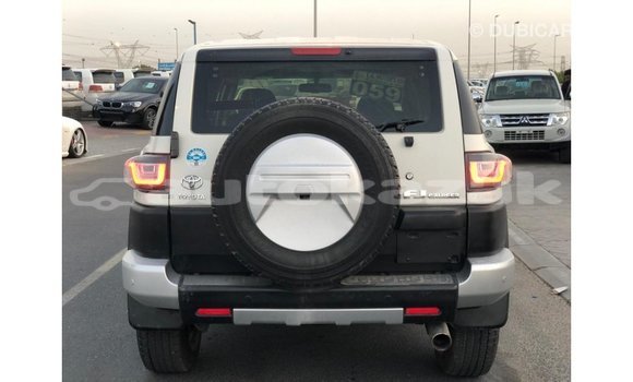 Buy Import Toyota FJ Cruiser White Car in Import - Dubai in Akmecet Buy Import Toyota FJ Cruiser White Car in Import - Dubai in Akmecet