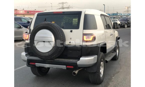 Buy Import Toyota FJ Cruiser White Car in Import - Dubai in Akmecet Buy Import Toyota FJ Cruiser White Car in Import - Dubai in Akmecet