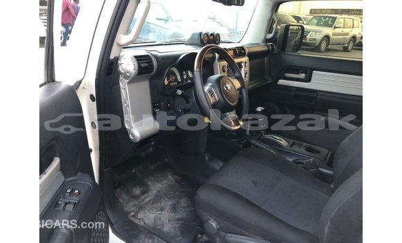 Buy Import Toyota FJ Cruiser White Car in Import - Dubai in Akmecet Buy Import Toyota FJ Cruiser White Car in Import - Dubai in Akmecet