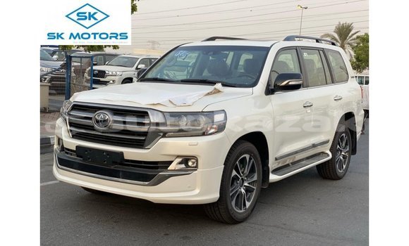 Buy Import Toyota Land Cruiser White Car in Import - Dubai in Akmecet