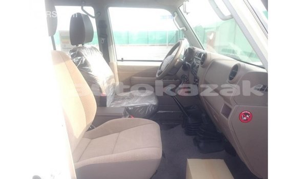 Buy Import Toyota Land Cruiser White Car in Import - Dubai in Akmecet Buy Import Toyota Land Cruiser White Car in Import - Dubai in Akmecet