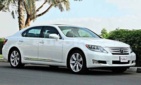 Buy Import Lexus LS White Car in Import - Dubai in Akmecet