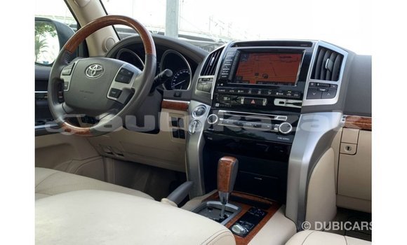 Buy Import Toyota Land Cruiser White Car in Import - Dubai in Akmecet Buy Import Toyota Land Cruiser White Car in Import - Dubai in Akmecet