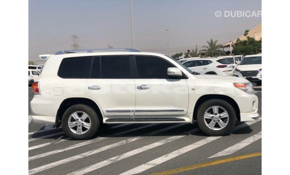 Buy Import Toyota Land Cruiser White Car in Import - Dubai in Akmecet Buy Import Toyota Land Cruiser White Car in Import - Dubai in Akmecet