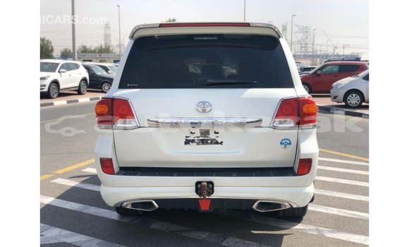 Buy Import Toyota Land Cruiser White Car in Import - Dubai in Akmecet Buy Import Toyota Land Cruiser White Car in Import - Dubai in Akmecet