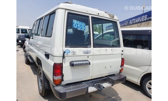 Buy Import Toyota Land Cruiser White Car in Import - Dubai in Akmecet Buy Import Toyota Land Cruiser White Car in Import - Dubai in Akmecet