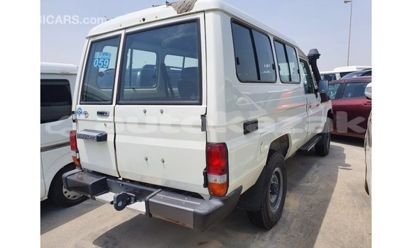 Buy Import Toyota Land Cruiser White Car in Import - Dubai in Akmecet Buy Import Toyota Land Cruiser White Car in Import - Dubai in Akmecet