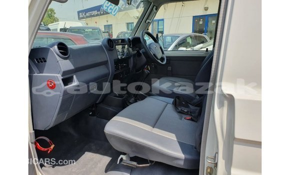 Buy Import Toyota Land Cruiser White Car in Import - Dubai in Akmecet Buy Import Toyota Land Cruiser White Car in Import - Dubai in Akmecet