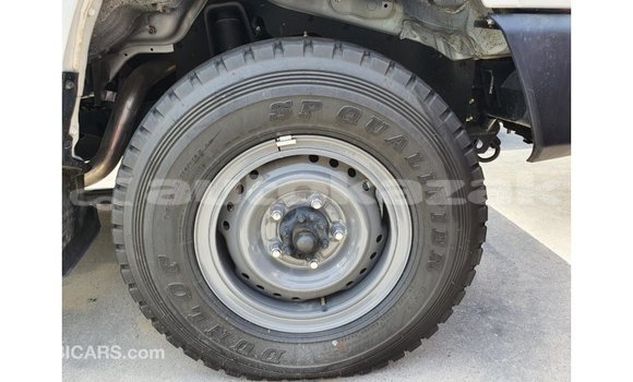 Buy Import Toyota Land Cruiser White Car in Import - Dubai in Akmecet Buy Import Toyota Land Cruiser White Car in Import - Dubai in Akmecet