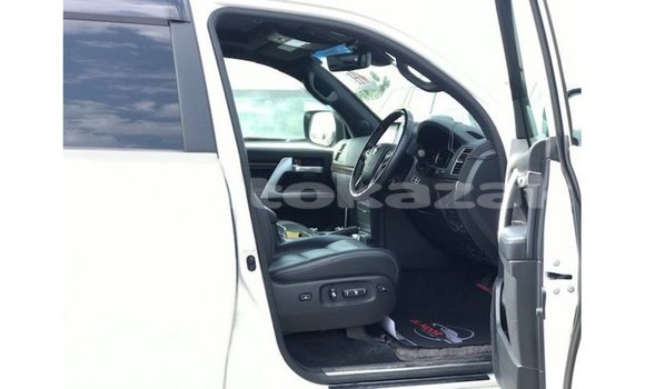 Buy Import Toyota Land Cruiser White Car in Import - Dubai in Akmecet Buy Import Toyota Land Cruiser White Car in Import - Dubai in Akmecet