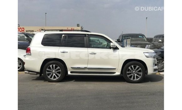 Buy Import Toyota Land Cruiser White Car in Import - Dubai in Akmecet Buy Import Toyota Land Cruiser White Car in Import - Dubai in Akmecet