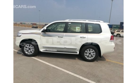 Buy Import Toyota Land Cruiser White Car in Import - Dubai in Akmecet Buy Import Toyota Land Cruiser White Car in Import - Dubai in Akmecet
