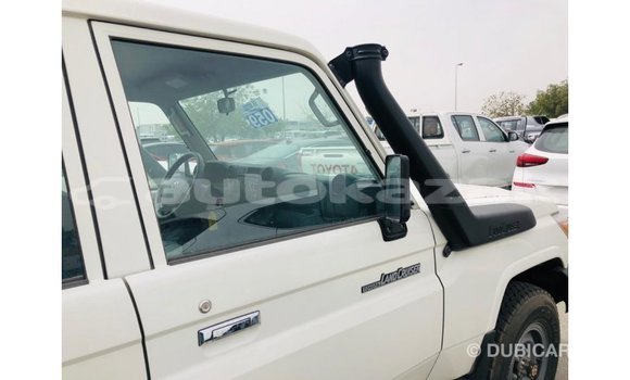 Buy Import Toyota Land Cruiser White Car in Import - Dubai in Akmecet Buy Import Toyota Land Cruiser White Car in Import - Dubai in Akmecet