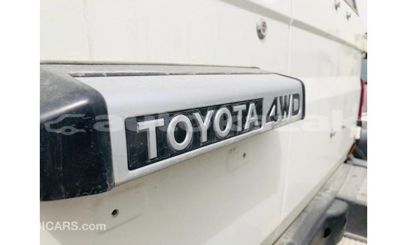 Buy Import Toyota Land Cruiser White Car in Import - Dubai in Akmecet Buy Import Toyota Land Cruiser White Car in Import - Dubai in Akmecet